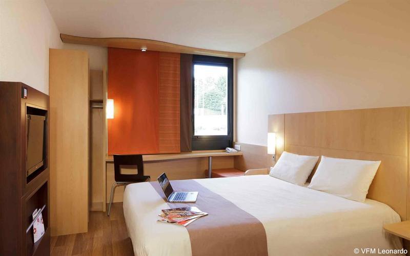Hotel Ibis Guingamp Coeur De Bretagne Ploumagoar Екстер'єр фото