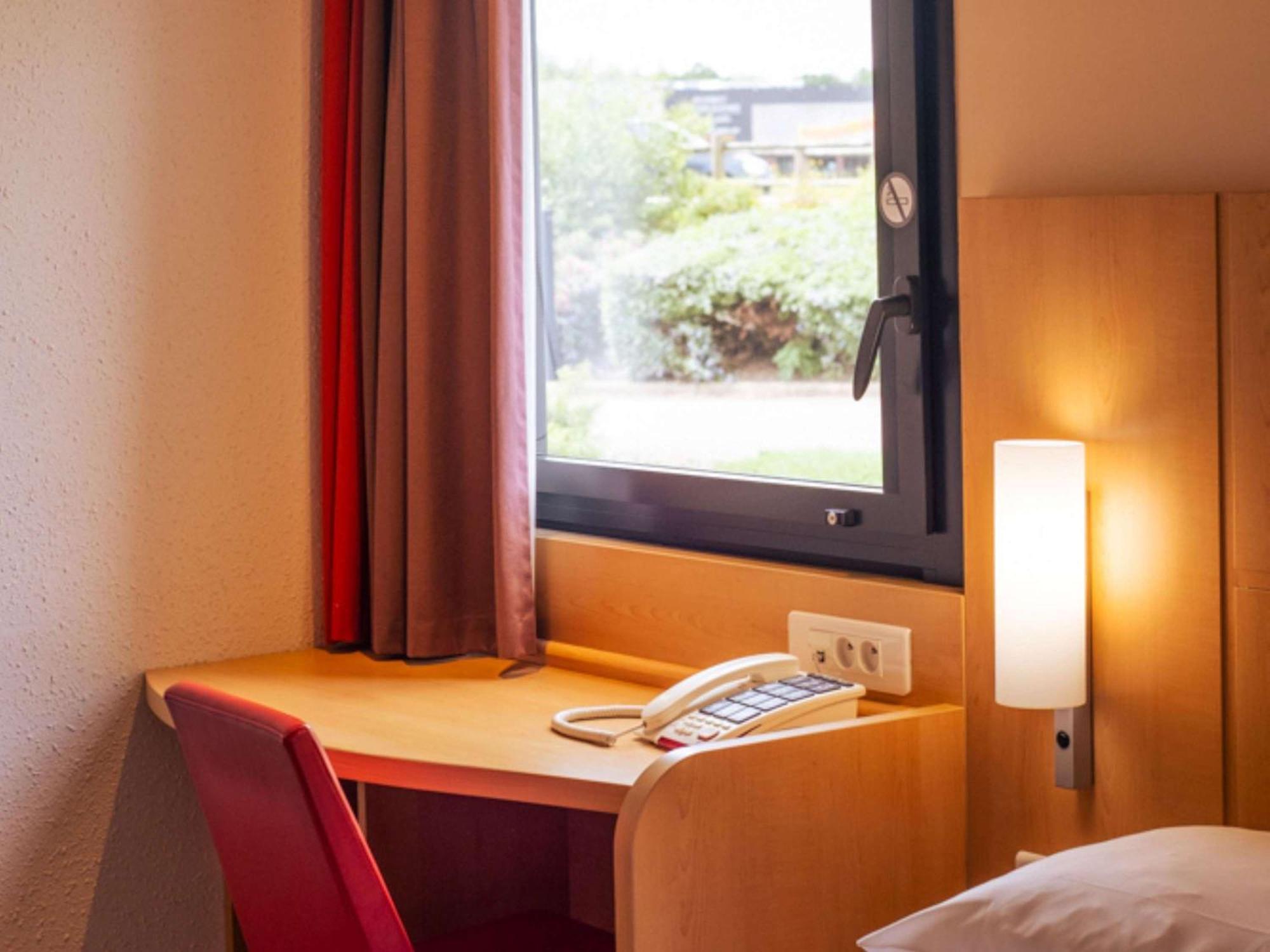 Hotel Ibis Guingamp Coeur De Bretagne Ploumagoar Екстер'єр фото