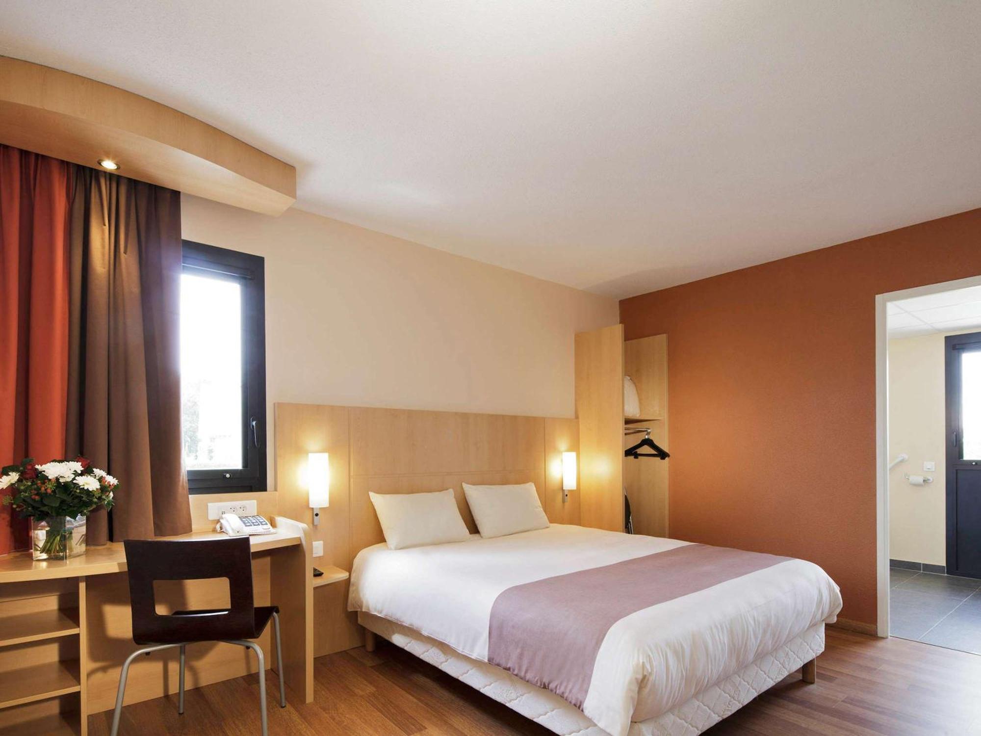 Hotel Ibis Guingamp Coeur De Bretagne Ploumagoar Екстер'єр фото