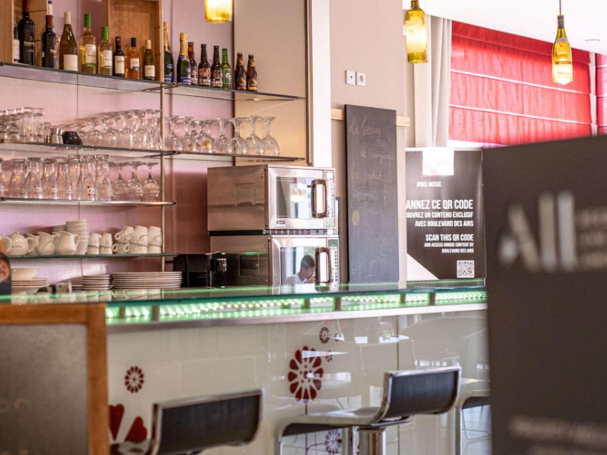 Hotel Ibis Guingamp Coeur De Bretagne Ploumagoar Екстер'єр фото