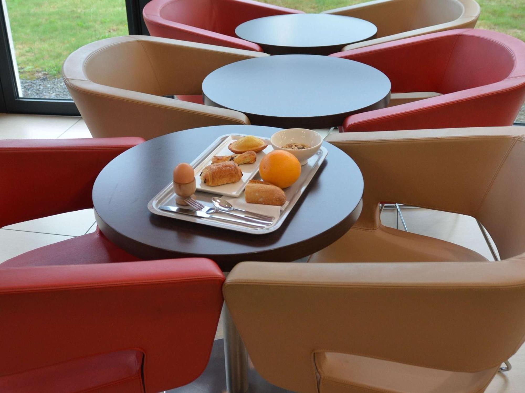 Hotel Ibis Guingamp Coeur De Bretagne Ploumagoar Екстер'єр фото