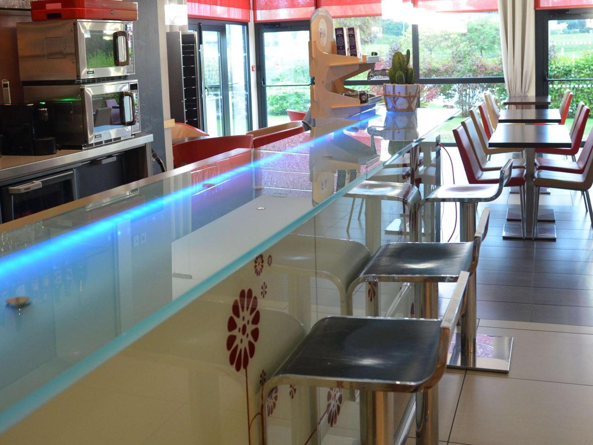 Hotel Ibis Guingamp Coeur De Bretagne Ploumagoar Екстер'єр фото