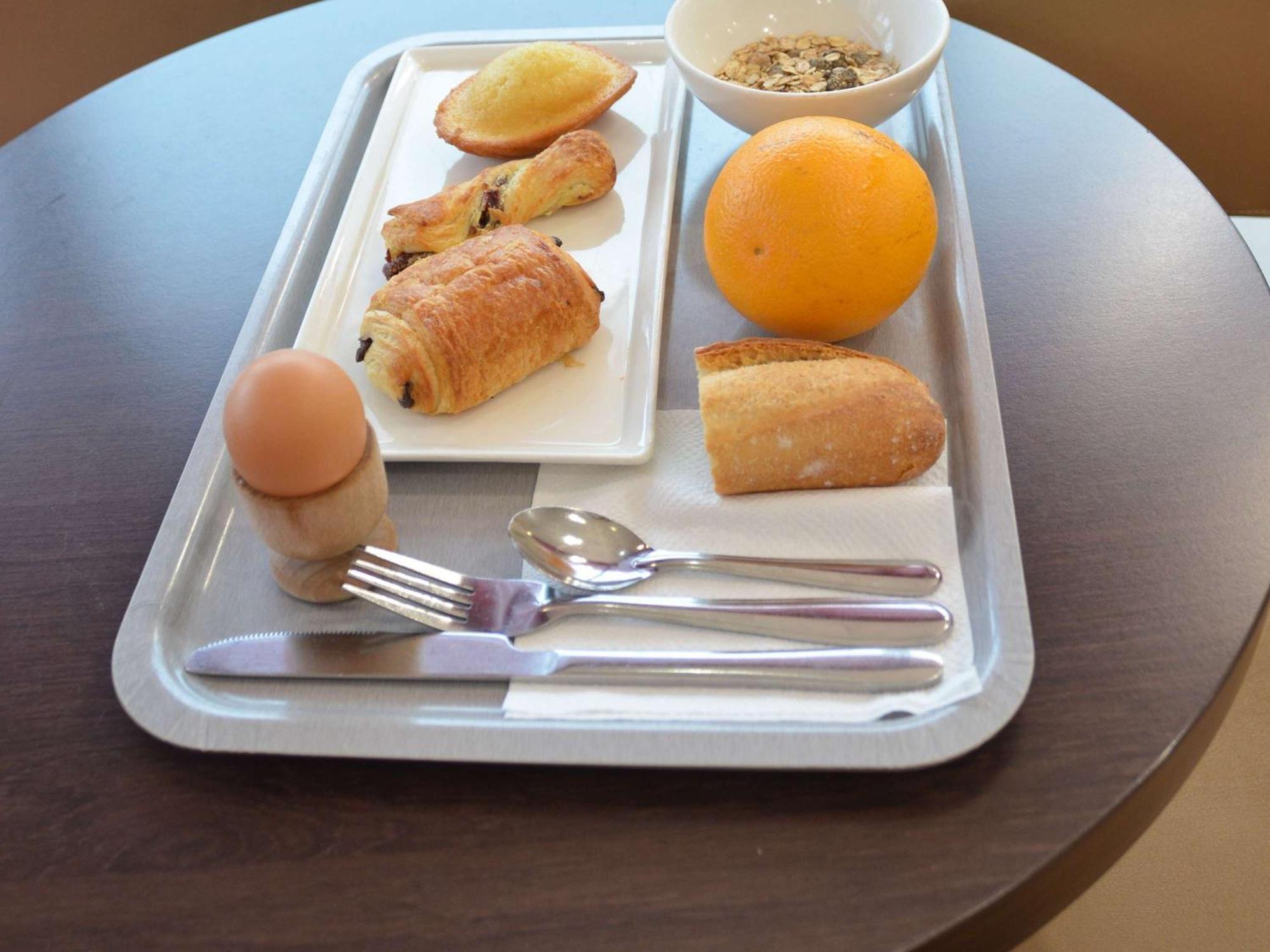 Hotel Ibis Guingamp Coeur De Bretagne Ploumagoar Екстер'єр фото