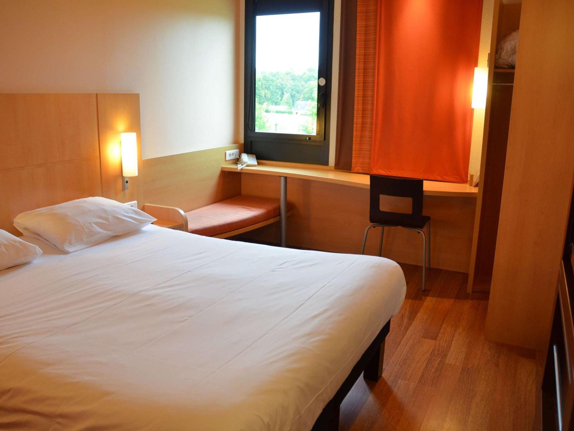 Hotel Ibis Guingamp Coeur De Bretagne Ploumagoar Екстер'єр фото