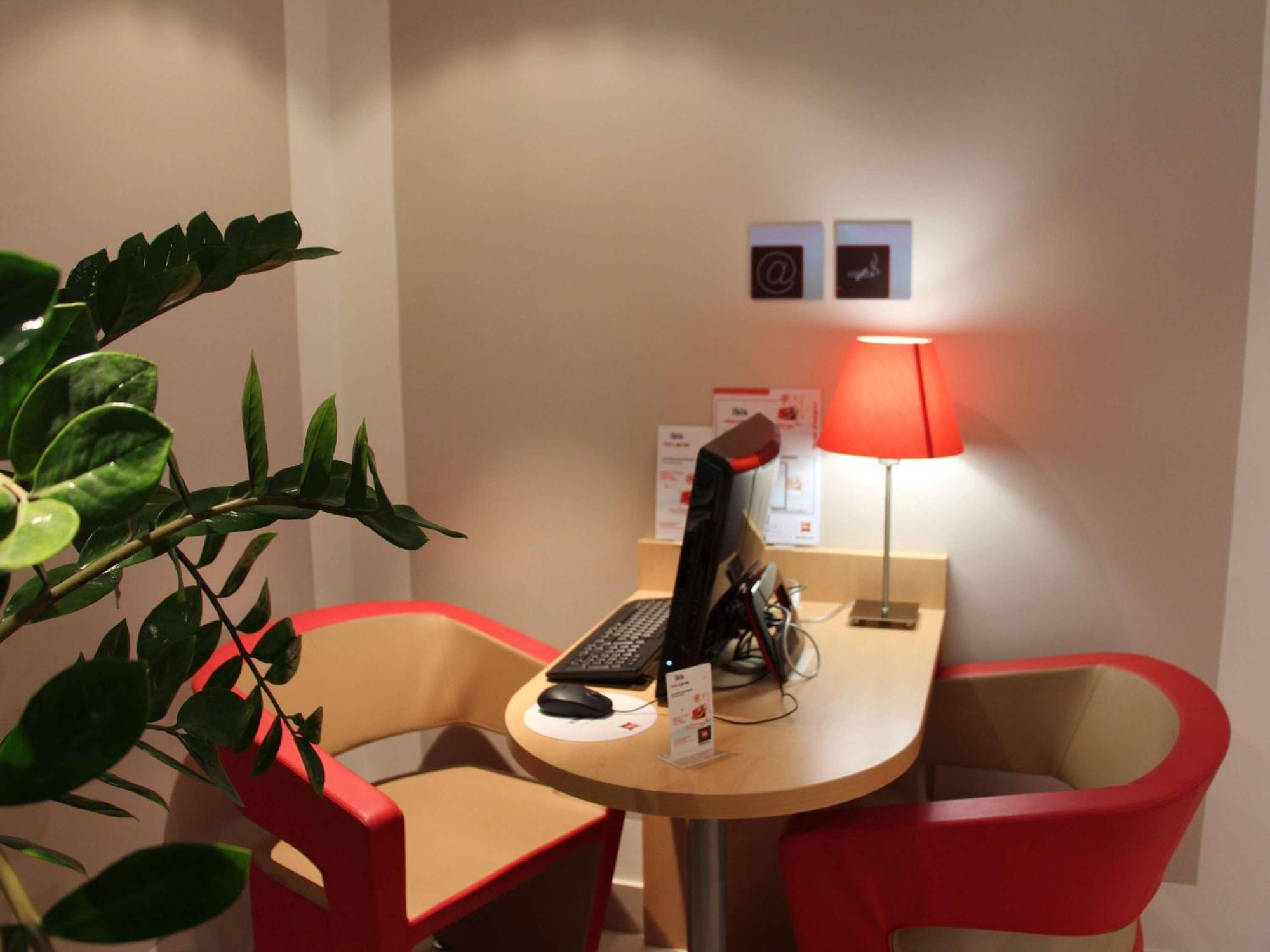 Hotel Ibis Guingamp Coeur De Bretagne Ploumagoar Екстер'єр фото