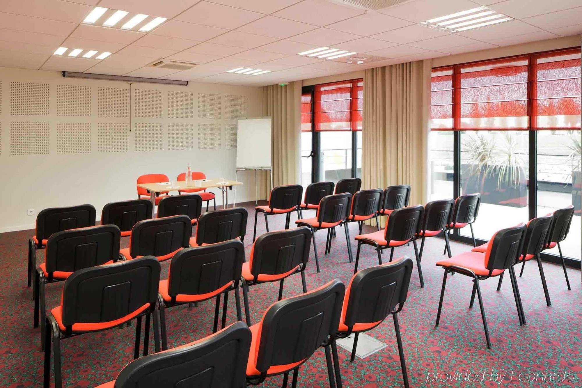 Hotel Ibis Guingamp Coeur De Bretagne Ploumagoar Бізнес фото