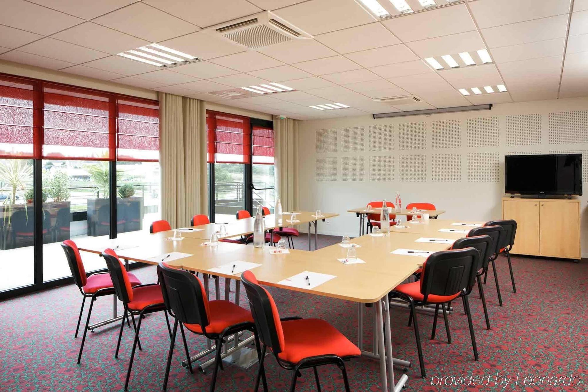 Hotel Ibis Guingamp Coeur De Bretagne Ploumagoar Бізнес фото